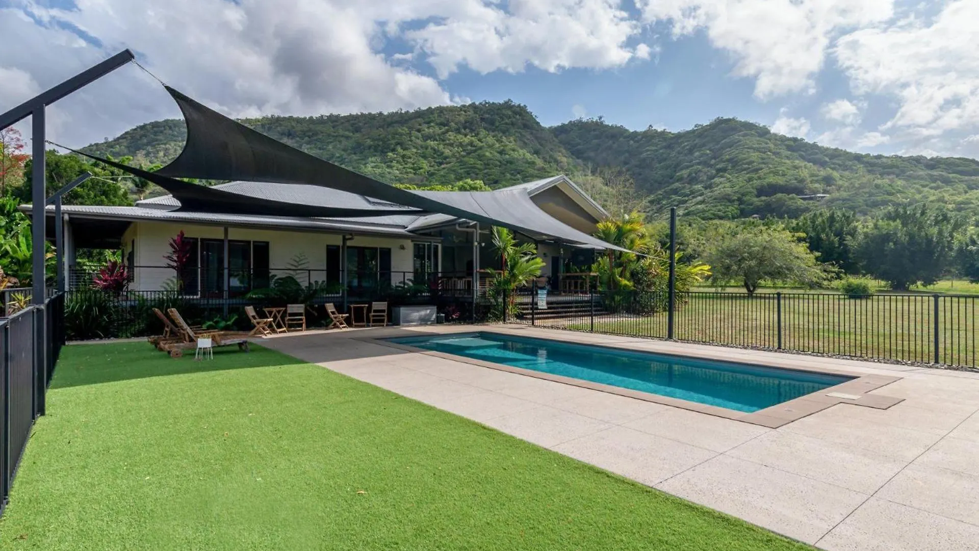 Port Douglas Valley Magic Mowbray